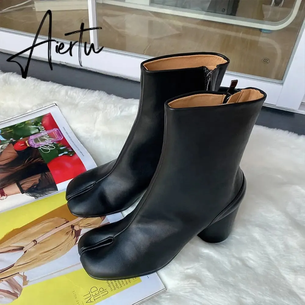 Aiertu Luxury Brand Designer Split Toe Ankle Boots New Fashion Chunky Round High Heels Women Boots Winter Tabi Shoes Short Boots