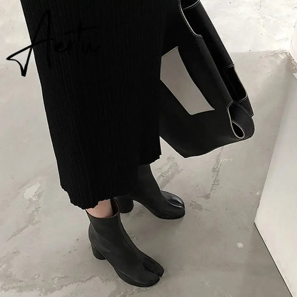 Aiertu Luxury Brand Designer Split Toe Ankle Boots New Fashion Chunky Round High Heels Women Boots Winter Tabi Shoes Short Boots