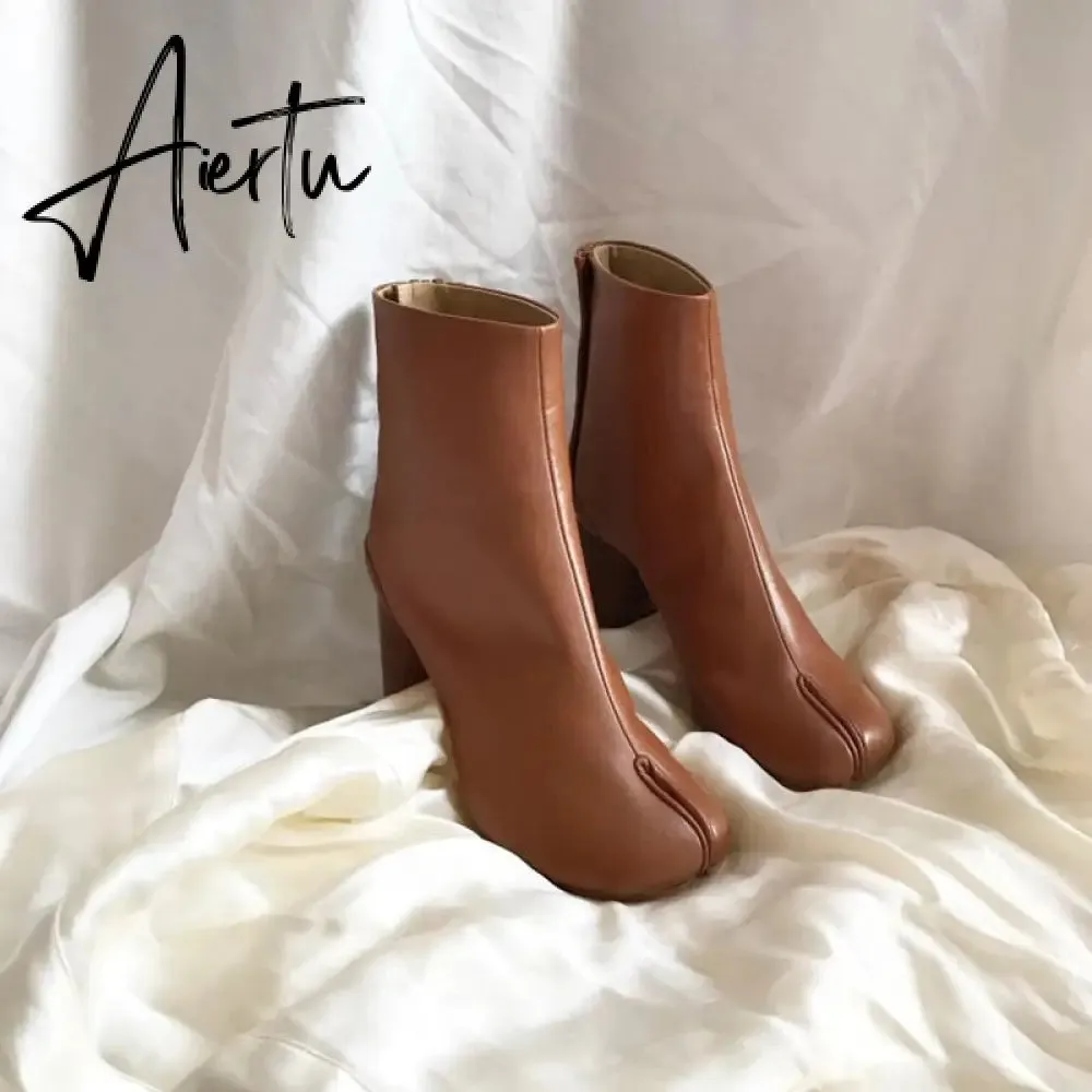 Aiertu Luxury Brand Designer Split Toe Ankle Boots New Fashion Chunky Round High Heels Women Boots Winter Tabi Shoes Short Boots