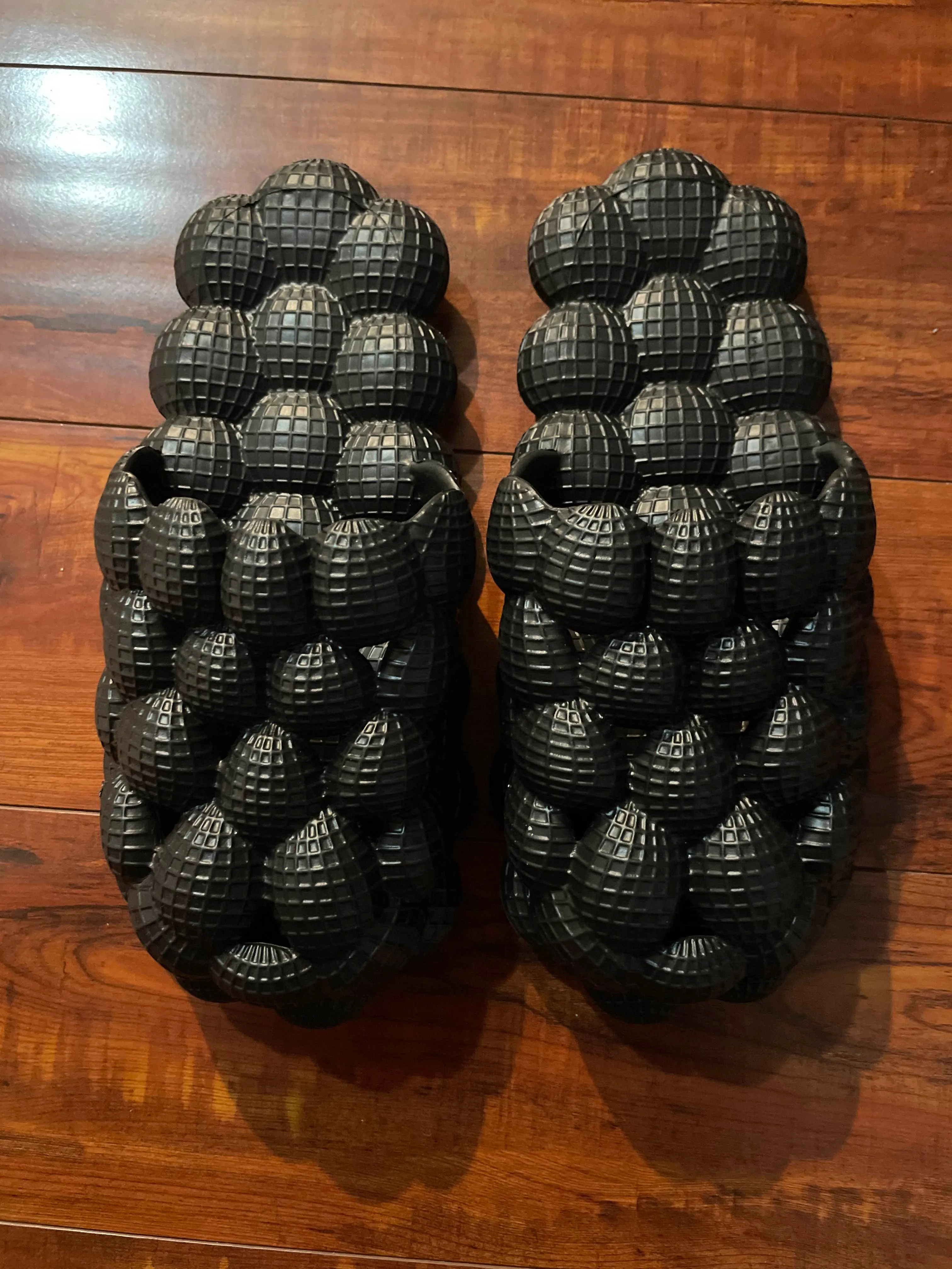 Bubble Pattern Slippers