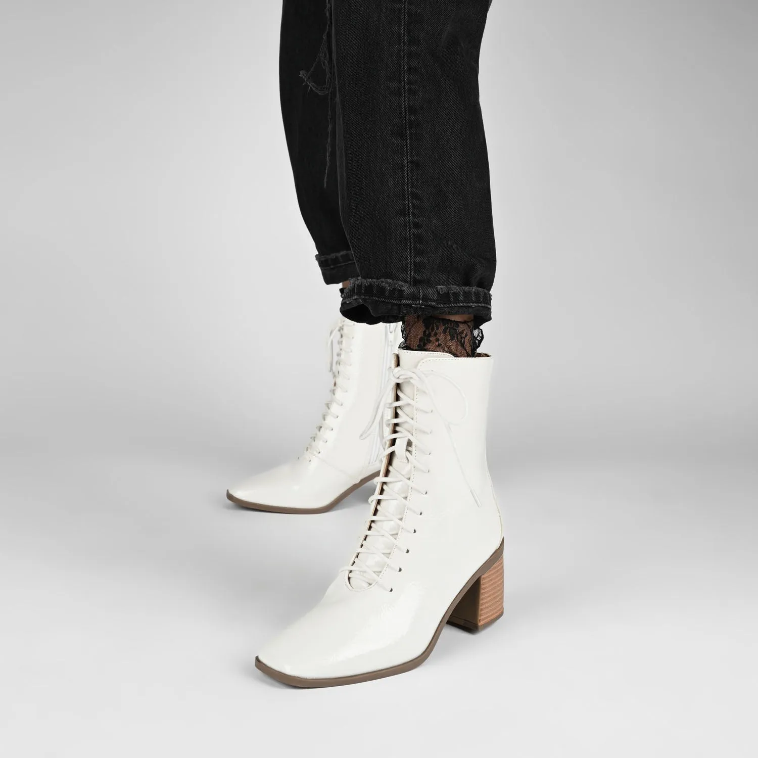 COVVA LACE-UP BOOTIES IN WIDE