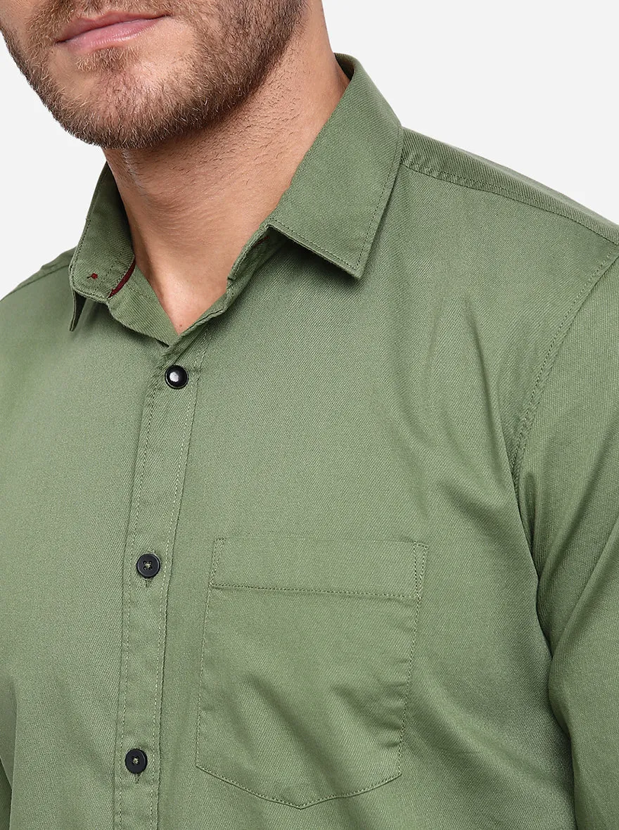 Grass Green Solid Slim Fit Casual Shirt | JadeBlue