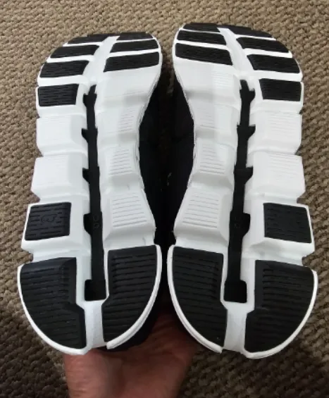 On Men's Low-top Sneaker size 13