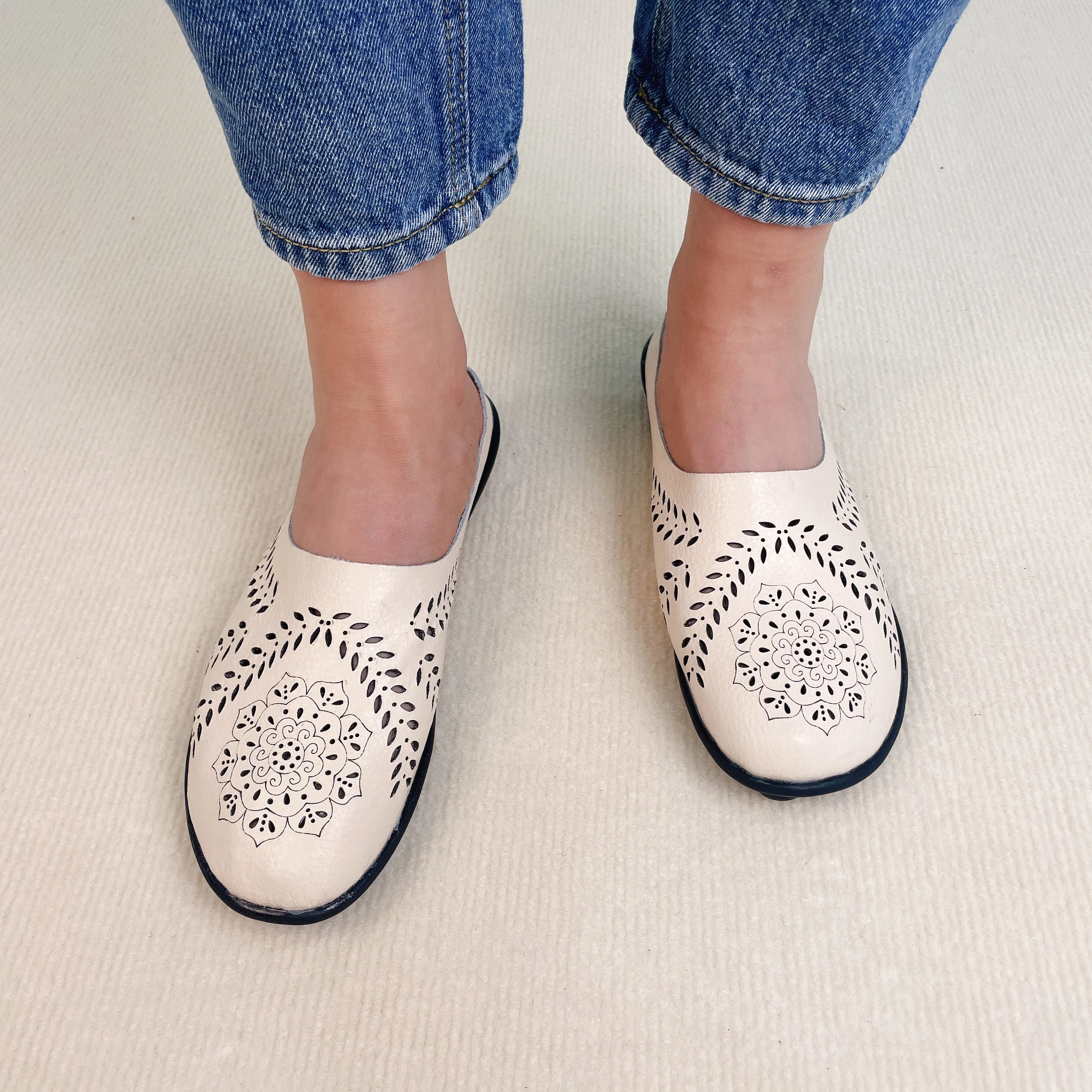 Owlkay Casual All-match Hollow Slippers